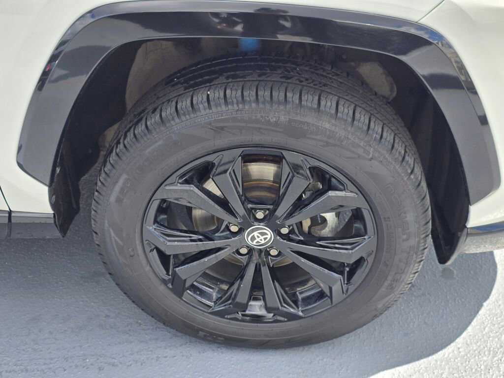 Used 2022 Toyota RAV4 SE w/ Convenience Package AWD/4WD image 9
