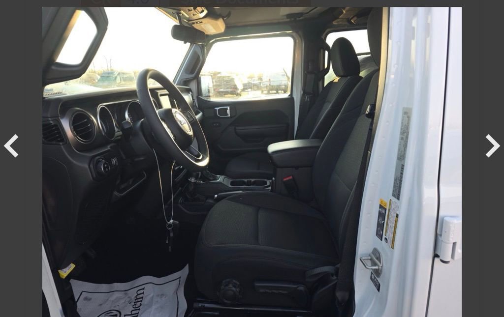 Used 2023 Jeep Gladiator Willys AWD/4WD image 14