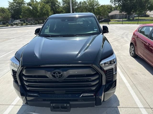 Used 2025 Toyota Tundra Limited AWD/4WD image 2