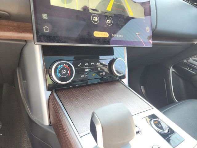 Used 2023 Land Rover Range Rover Long Wheelbase SE image 32