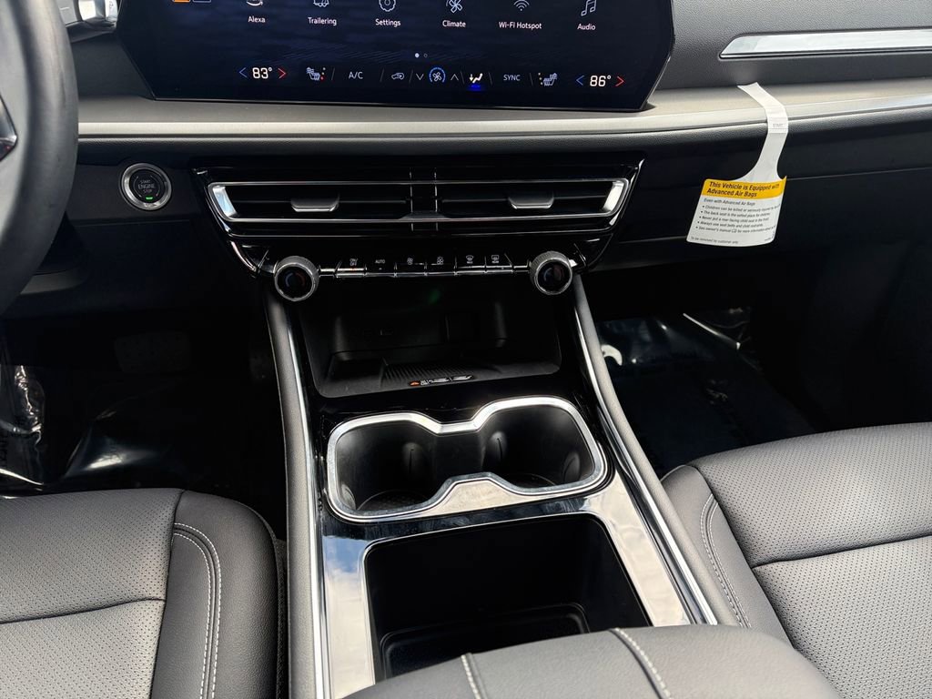 Used 2025 Chevrolet Traverse LT w/ Driver Confidence Package image 11