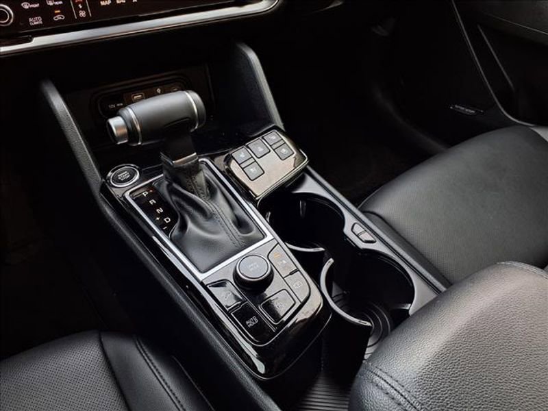 Used 2025 Kia Sportage SX image 16