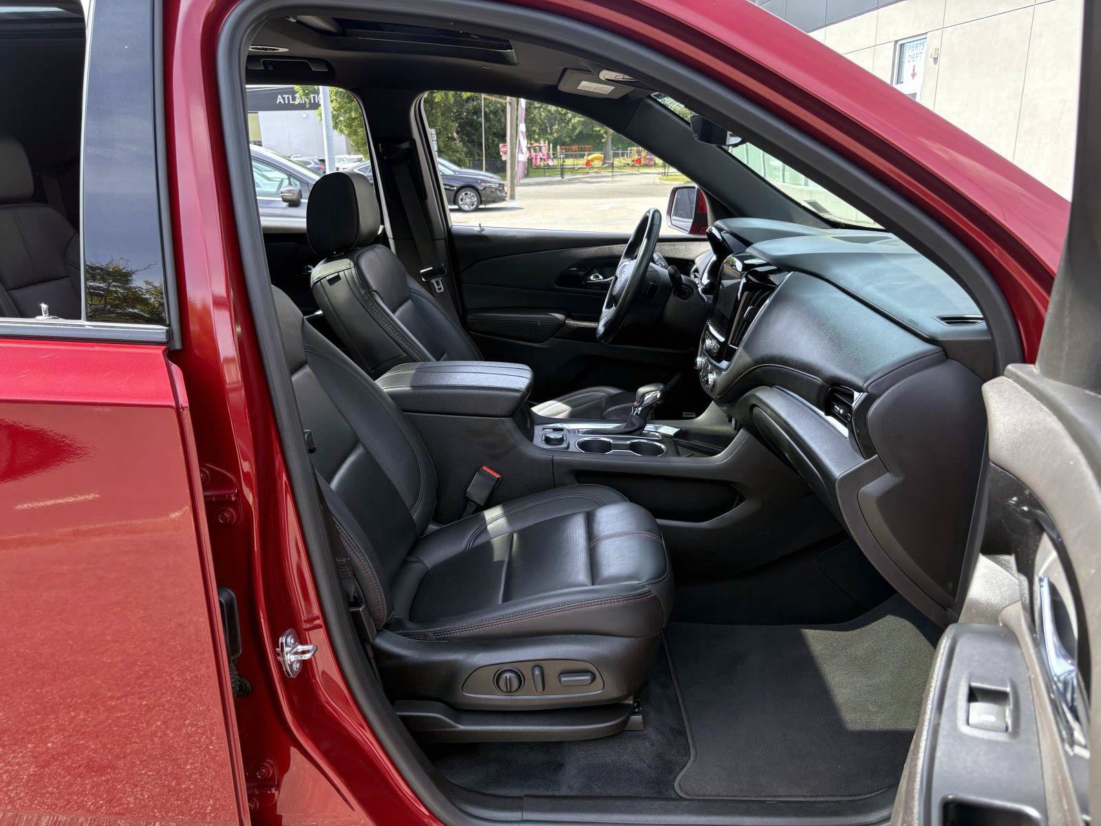 Used 2023 Chevrolet Traverse RS AWD/4WD image 23