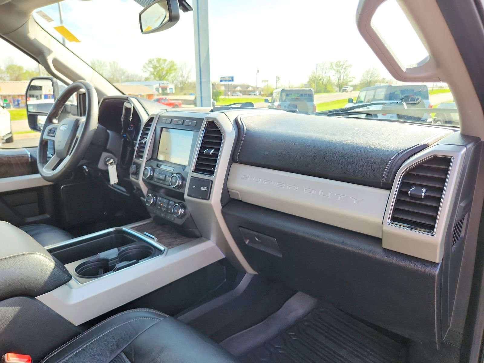 Used 2019 Ford F350 Lariat w/ Chrome Package image 24