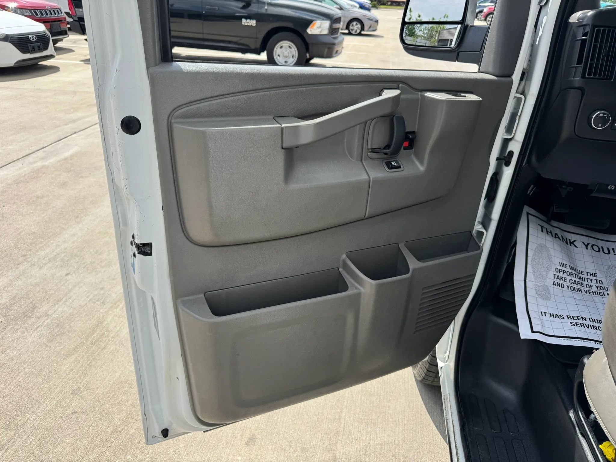 Used 2016 Chevrolet Express 3500 Extended image 21