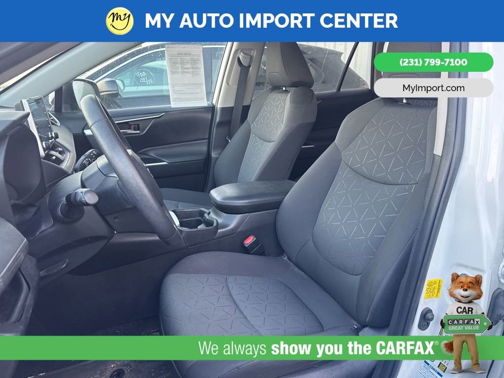 Used 2021 Toyota RAV4 XLE w/ Convenience Package image 7