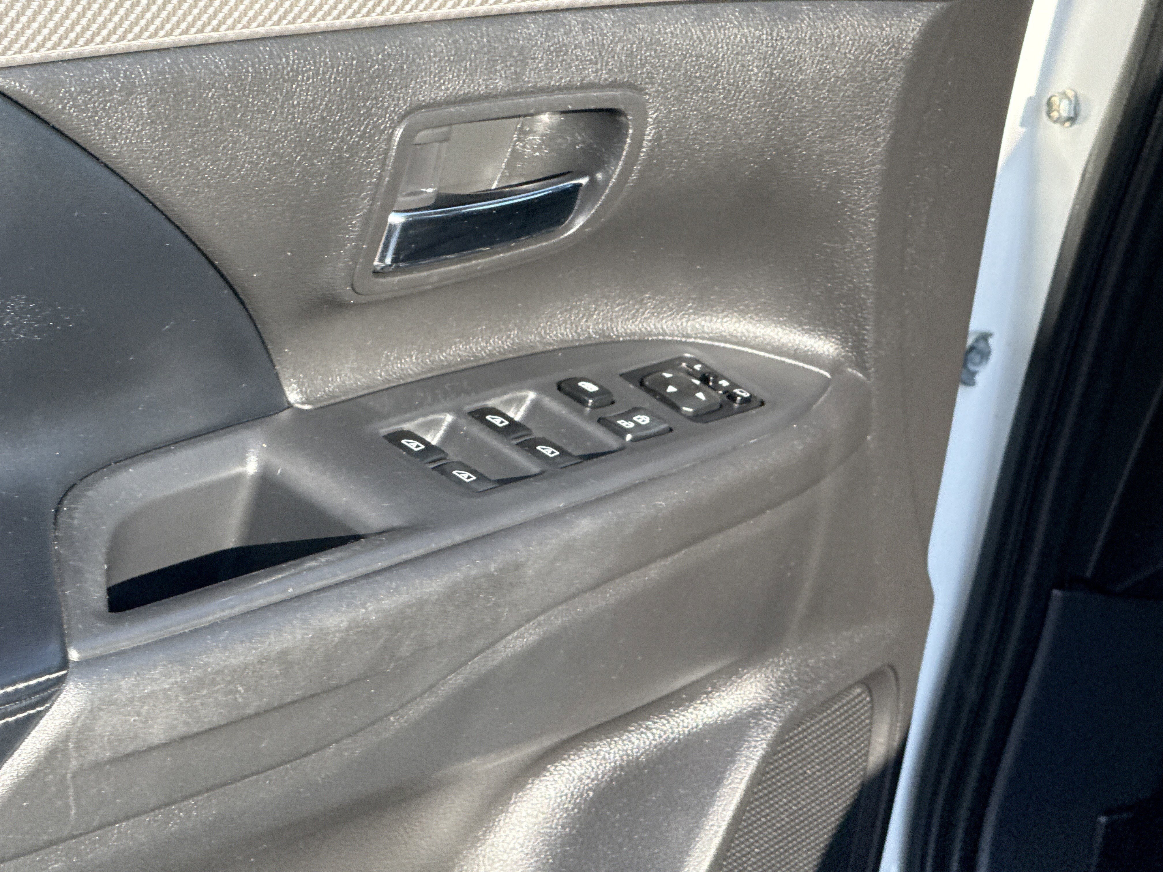 Used 2020 Mitsubishi Outlander AWD image 17