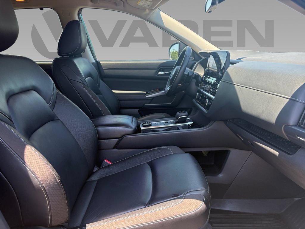Used 2024 Nissan Pathfinder SL AWD/4WD image 8