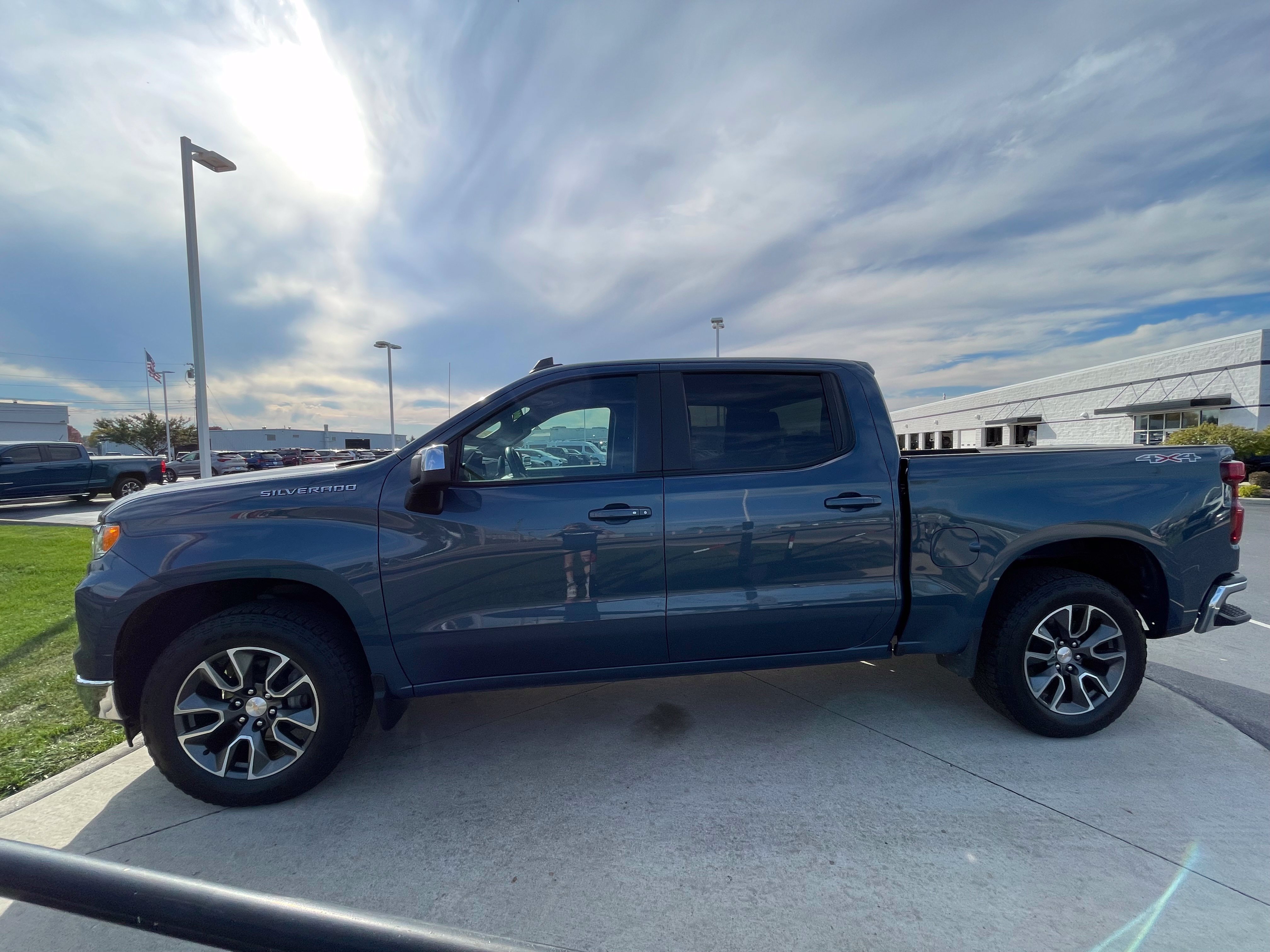 Used 2024 Chevrolet Silverado 1500 LT AWD/4WD image 4