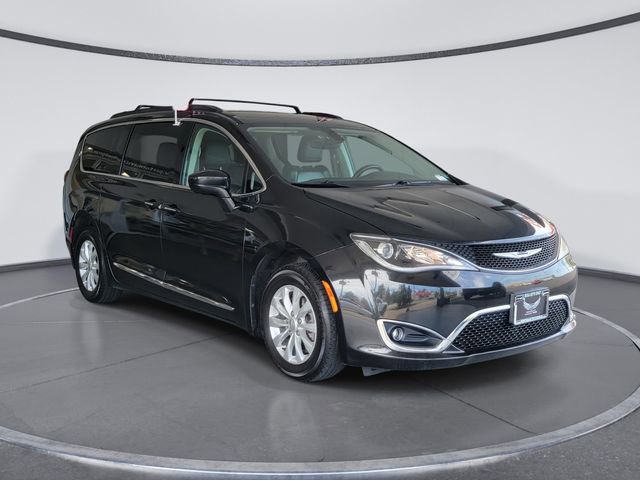 Used 2017 Chrysler Pacifica Touring-L image 1