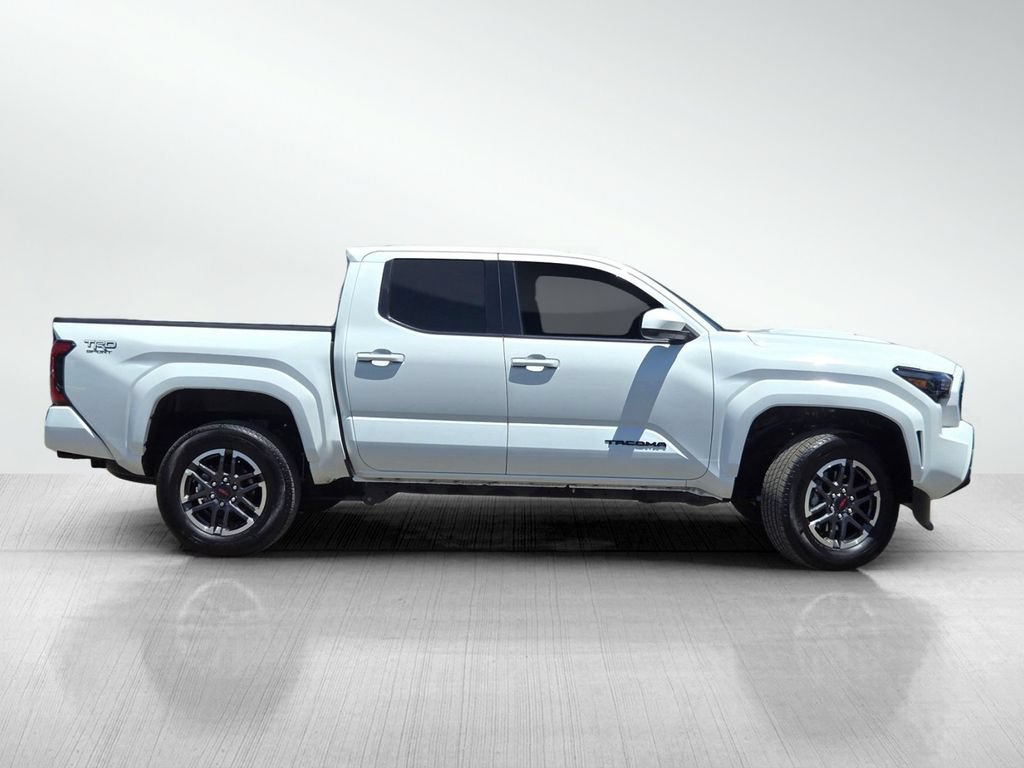 Used 2024 Toyota Tacoma TRD Sport AWD/4WD image 4