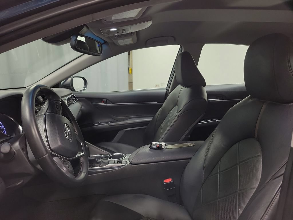 Used 2018 Toyota Camry XLE FWD image 15