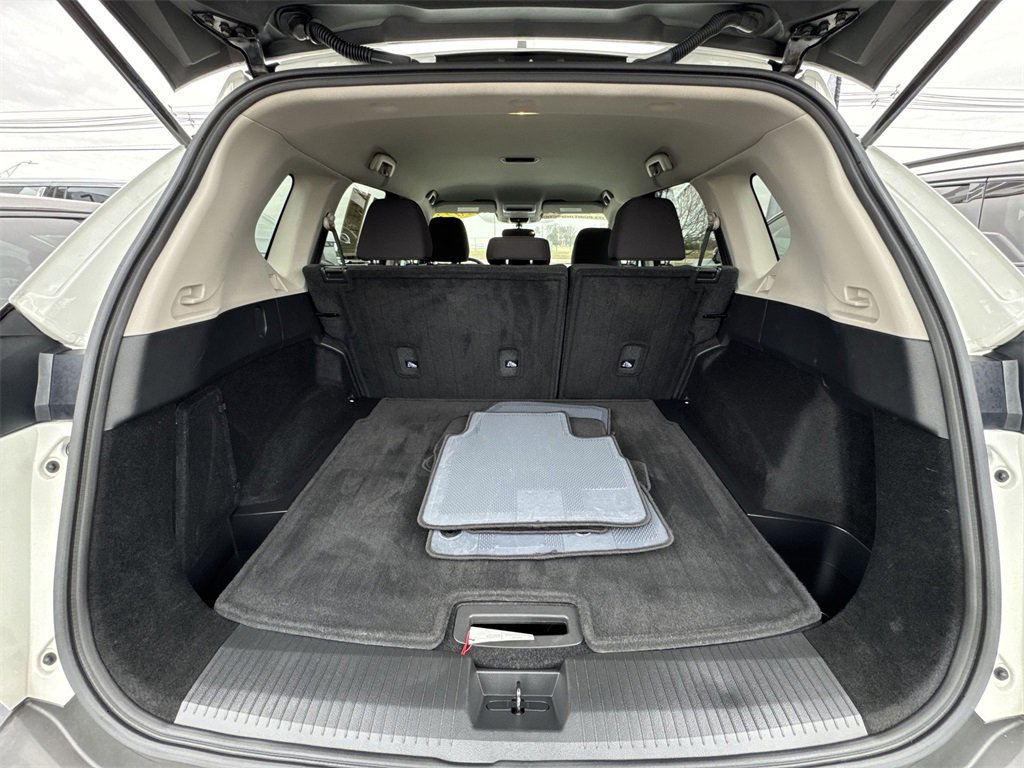 Used 2023 Nissan Rogue S image 14