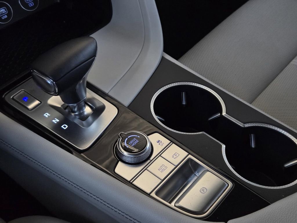 Used 2025 Genesis G70 2.5T AWD/4WD image 21