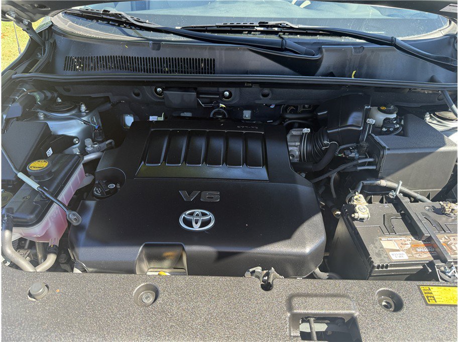 Used 2006 Toyota RAV4 Limited w/ Tow Prep Pkg AWD/4WD image 12