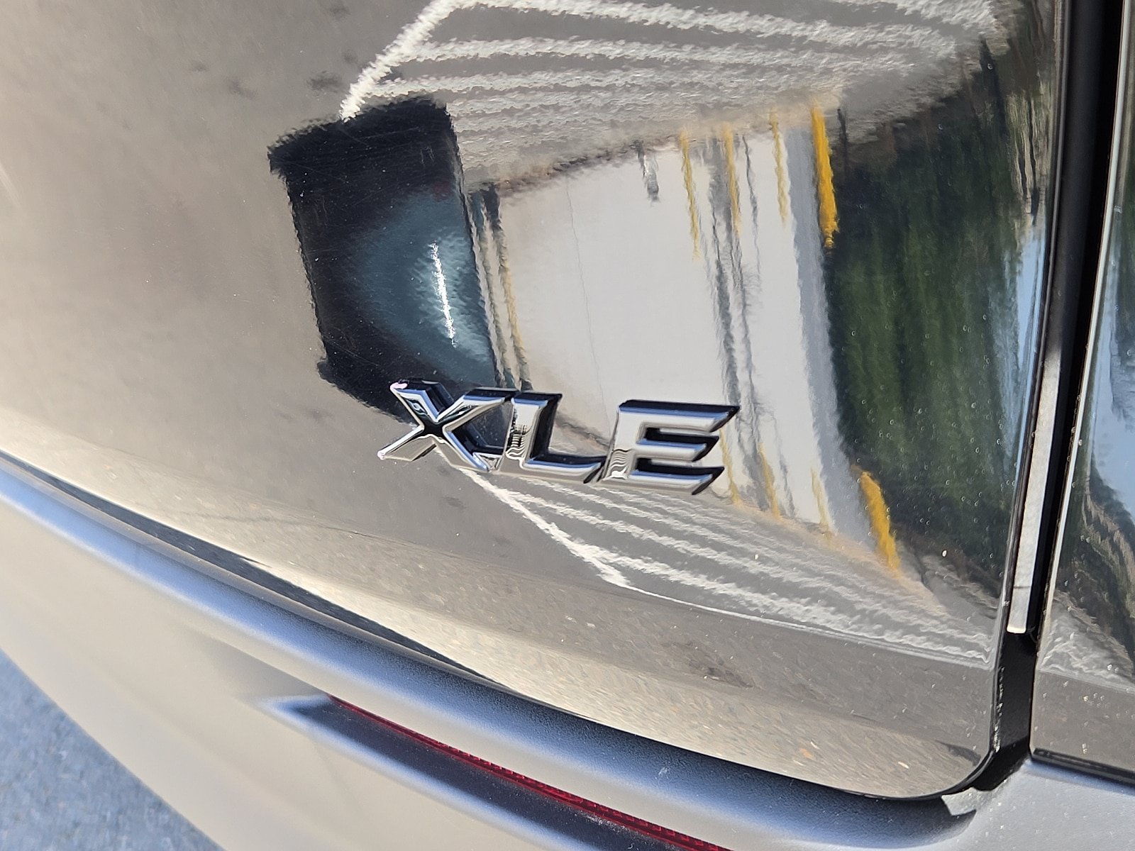 Used 2025 Toyota Sienna XLE Woodland Edition AWD/4WD image 32