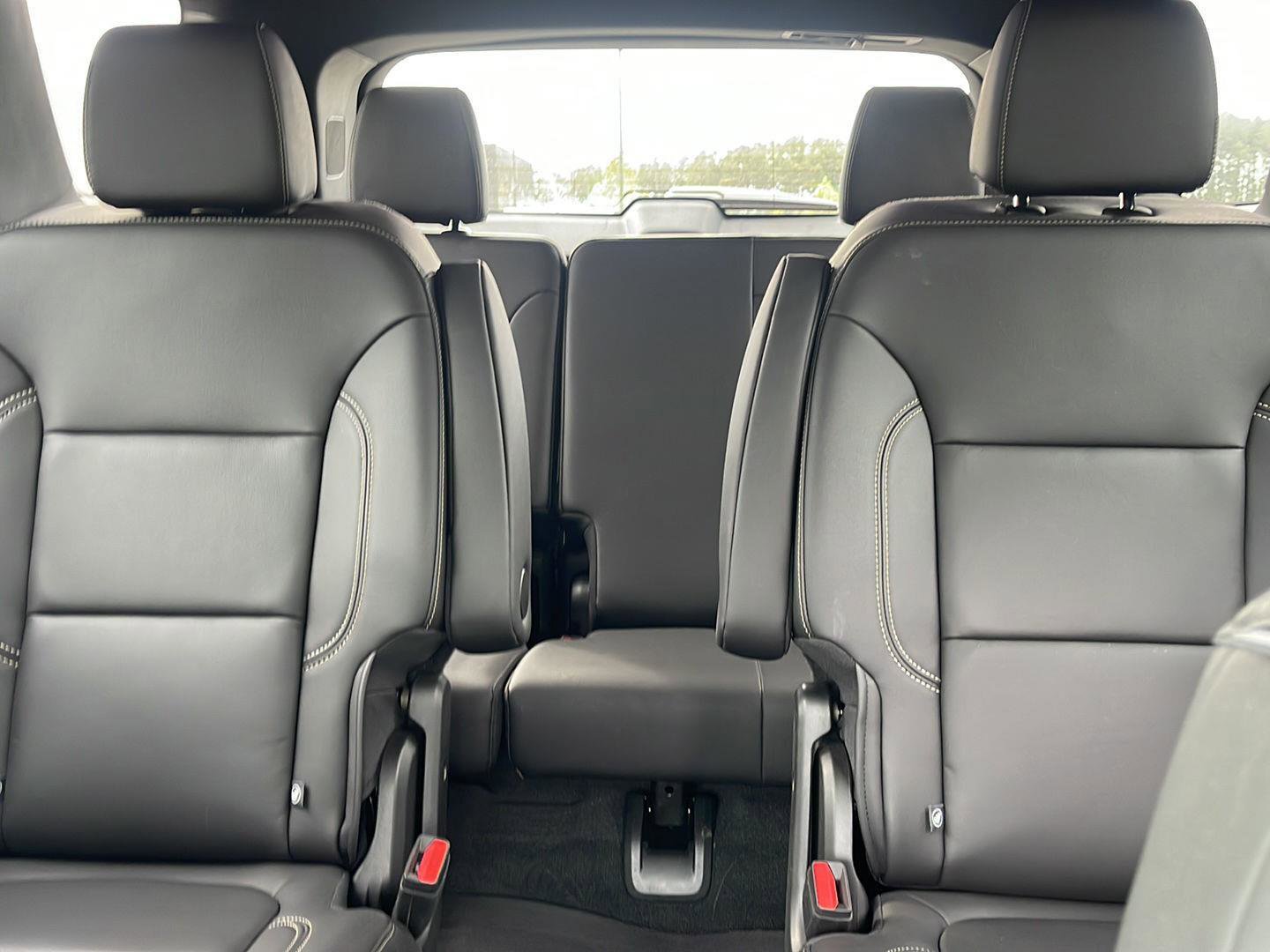 Used 2023 Chevrolet Traverse LT FWD image 23