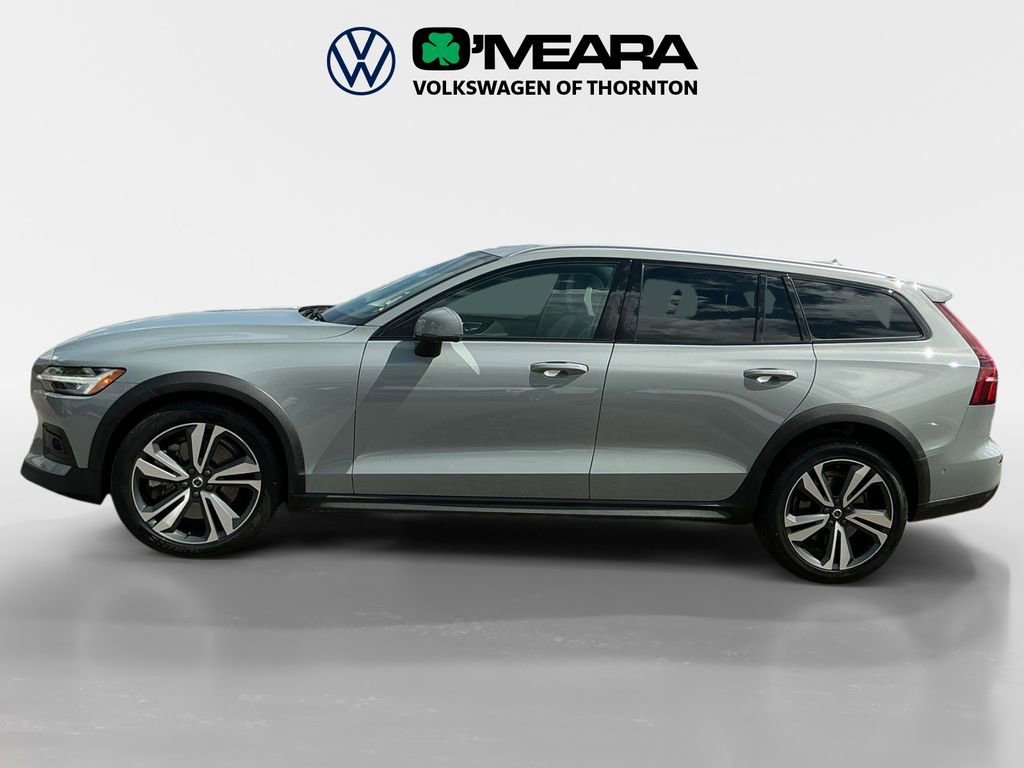 Used 2024 Volvo V60 B5 Cross Country Plus image 2