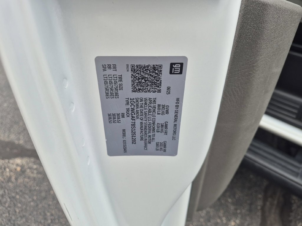 Used 2025 Chevrolet Express 2500 RWD image 30