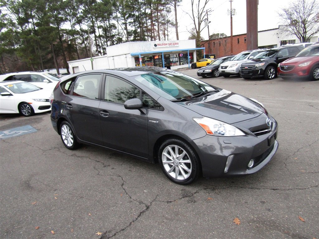 Used 2012 Toyota Prius V image 10