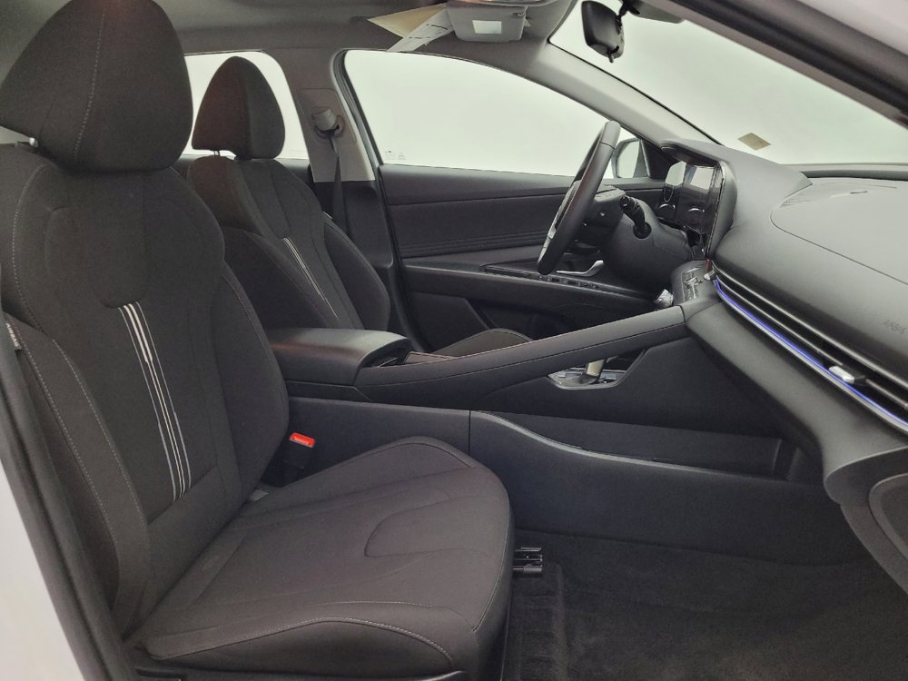 Used 2025 Hyundai Elantra SEL image 17