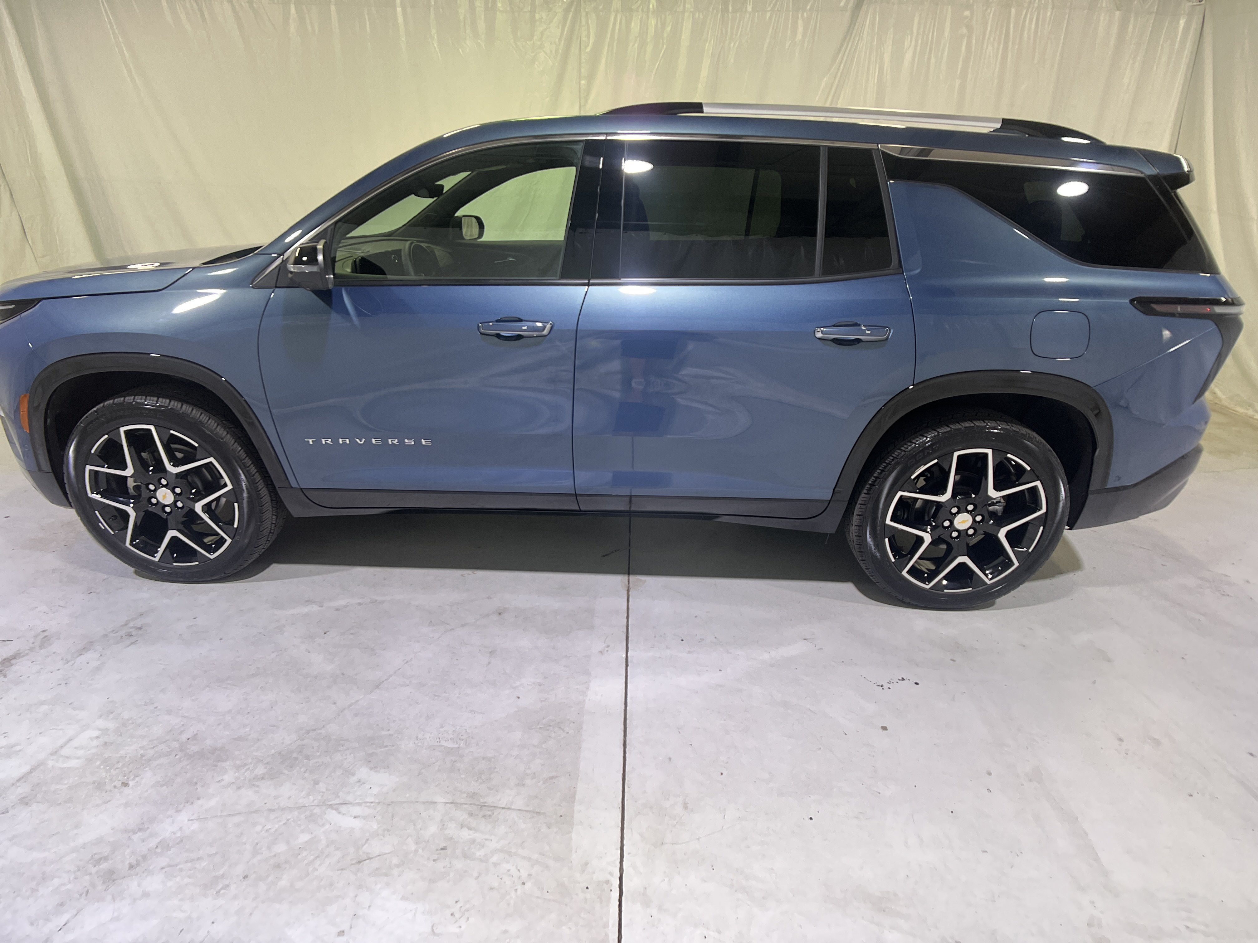 Used 2026 Chevrolet Traverse High Country FWD image 7