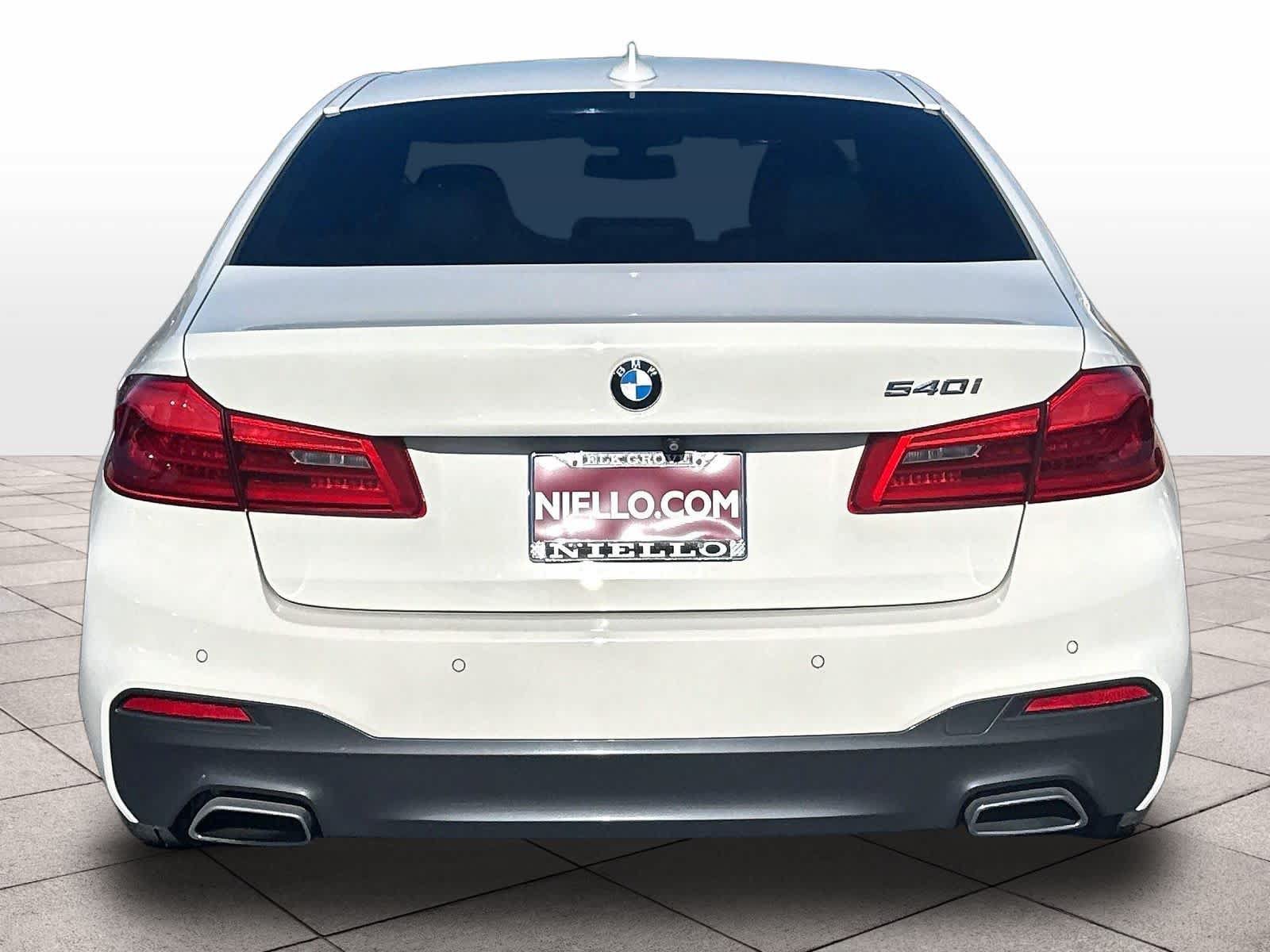 Used 2018 BMW 540i w/ M Sport Package RWD image 8
