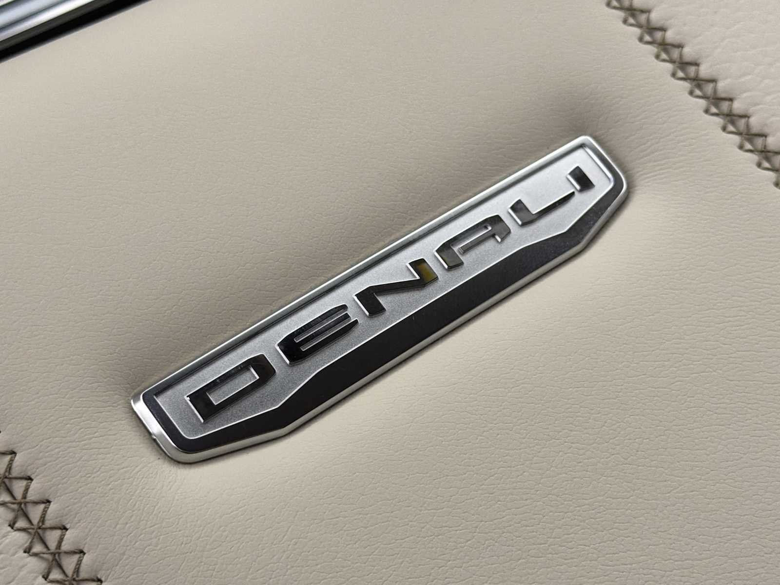 New 2026 GMC Yukon XL Denali w/ Denali Reserve Package AWD/4WD image 35