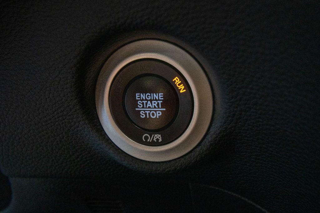 Used 2021 Chrysler Pacifica Pinnacle FWD image 25