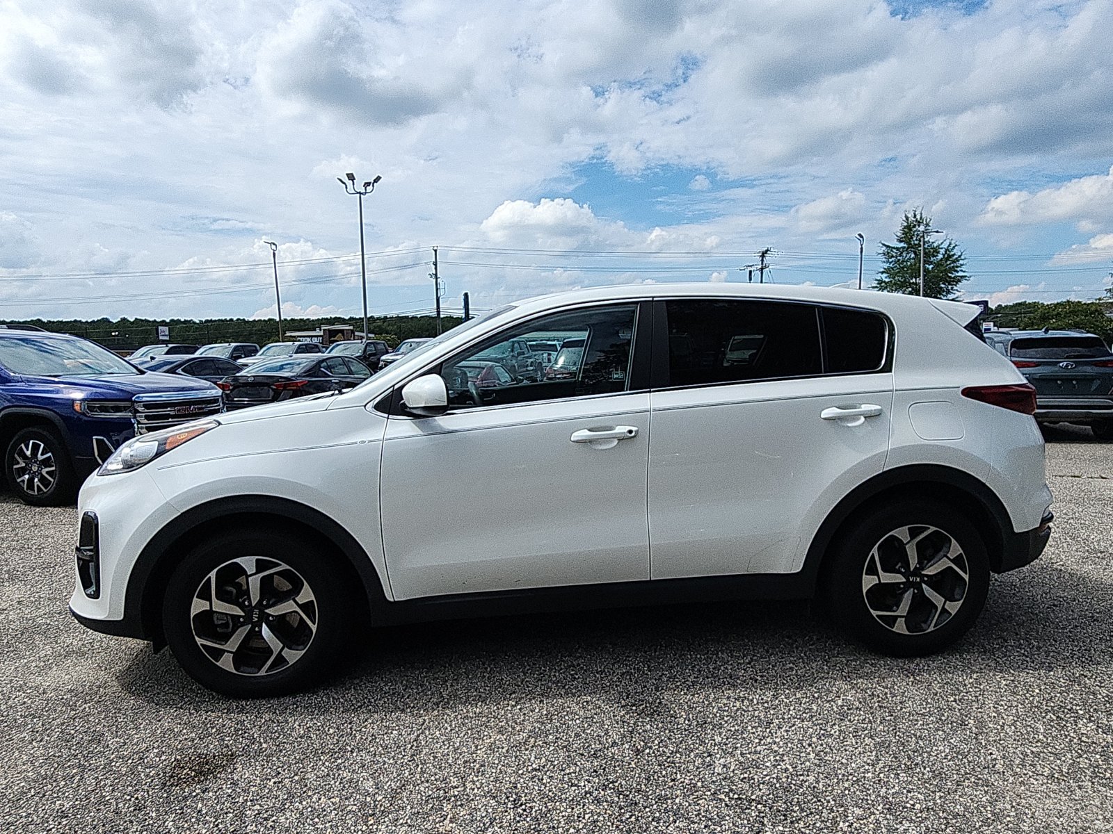 Used 2022 Kia Sportage LX FWD image 2