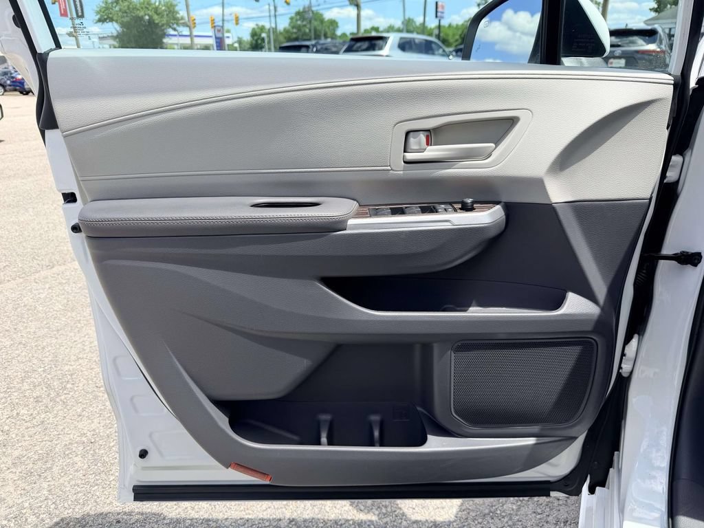 Certified 2024 Toyota Sienna LE FWD image 17