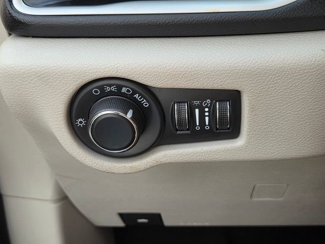 Used 2023 Chrysler Voyager LX FWD image 29
