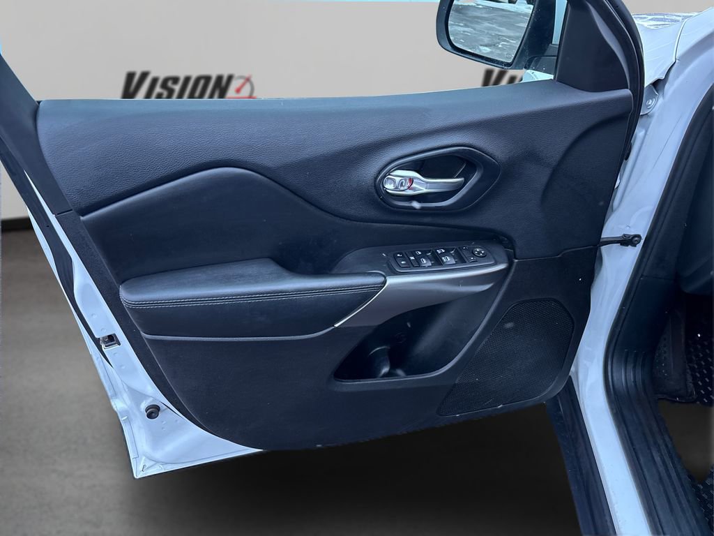 Used 2019 Jeep Cherokee Latitude Plus w/ Cold Weather Group image 21