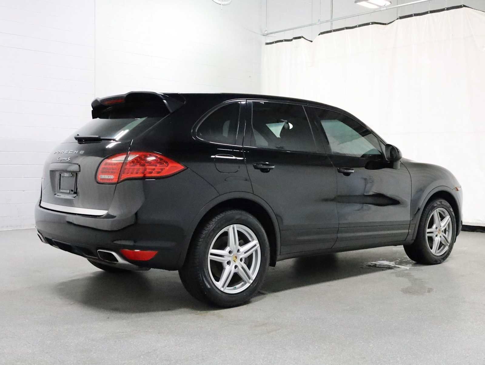 Used 2014 Porsche Cayenne Platinum Edition AWD/4WD image 9
