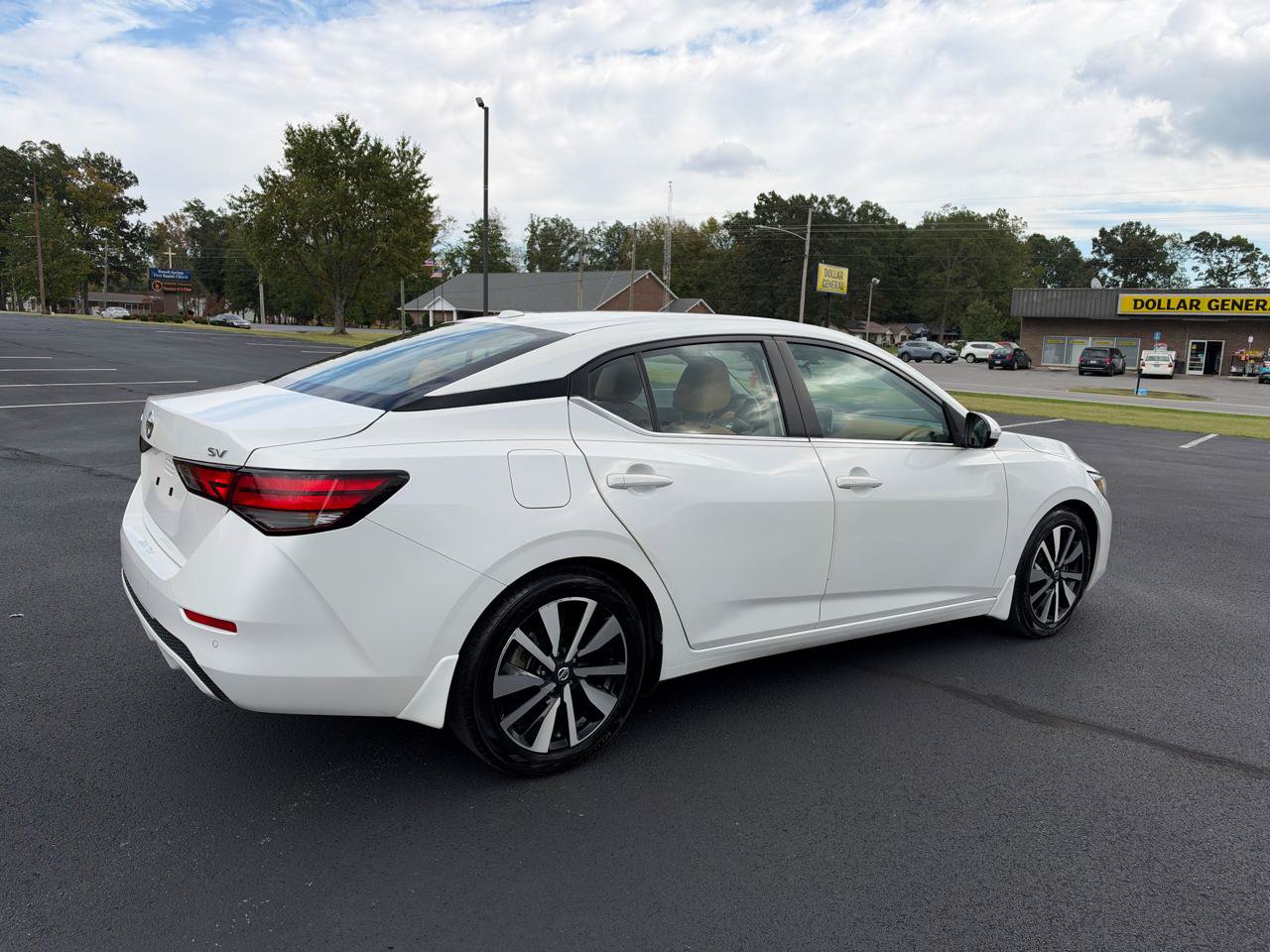 Used 2021 Nissan Sentra SV w/ SV Premium Package FWD image 3