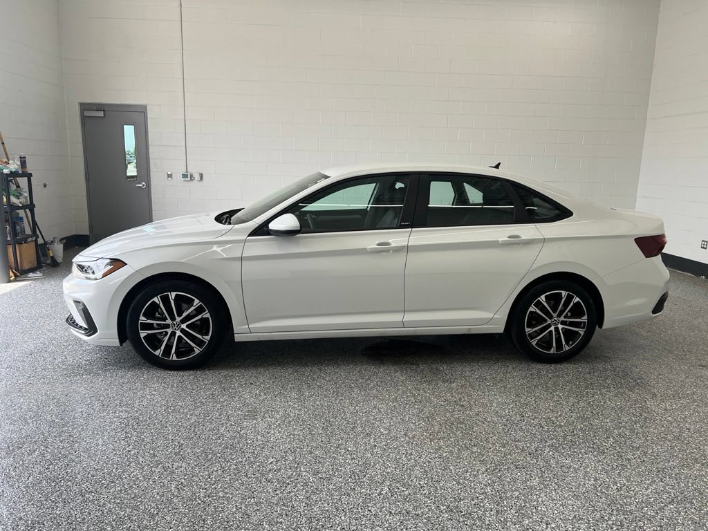 Used 2026 Volkswagen Jetta Sport FWD image 2