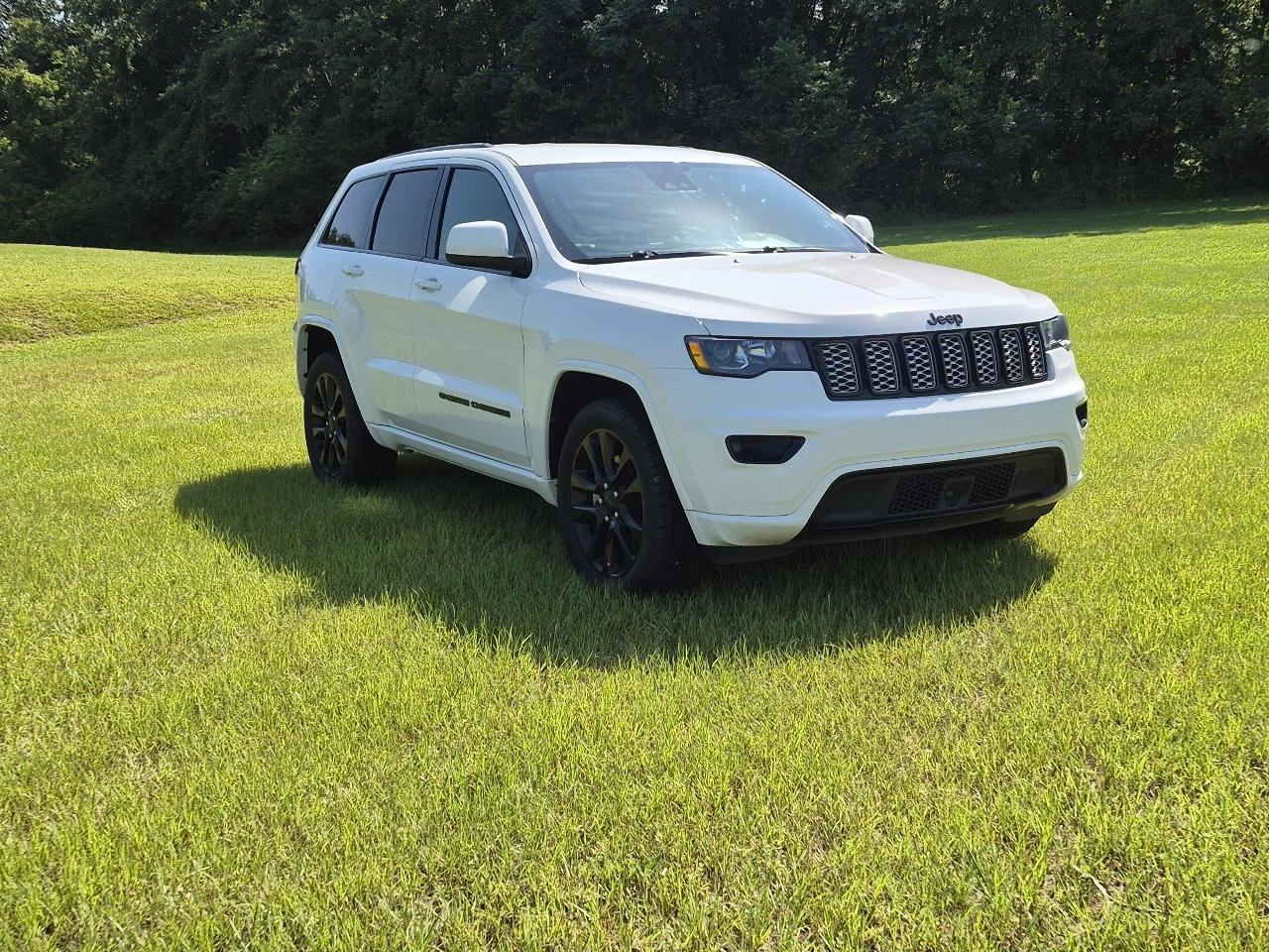 Used 2022 Jeep Grand Cherokee Laredo RWD image 13