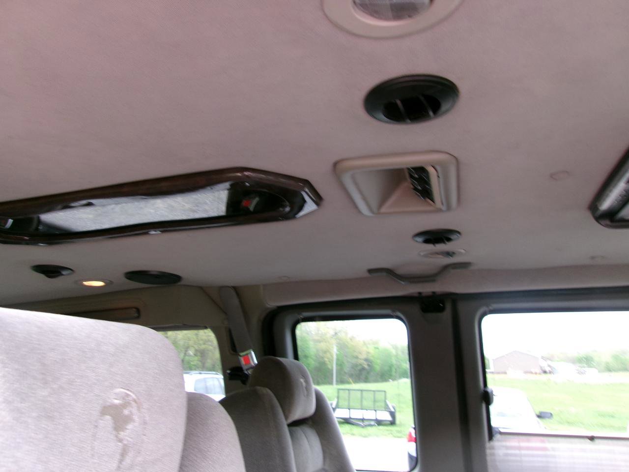 Used 2008 GMC Savana 1500 w/ Preferred Equipment Group RWD image 14