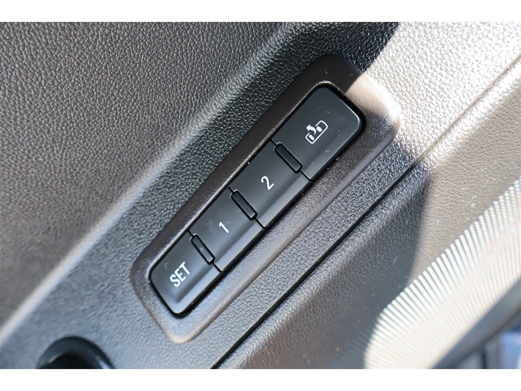 Used 2020 Chevrolet Equinox Premier FWD image 28