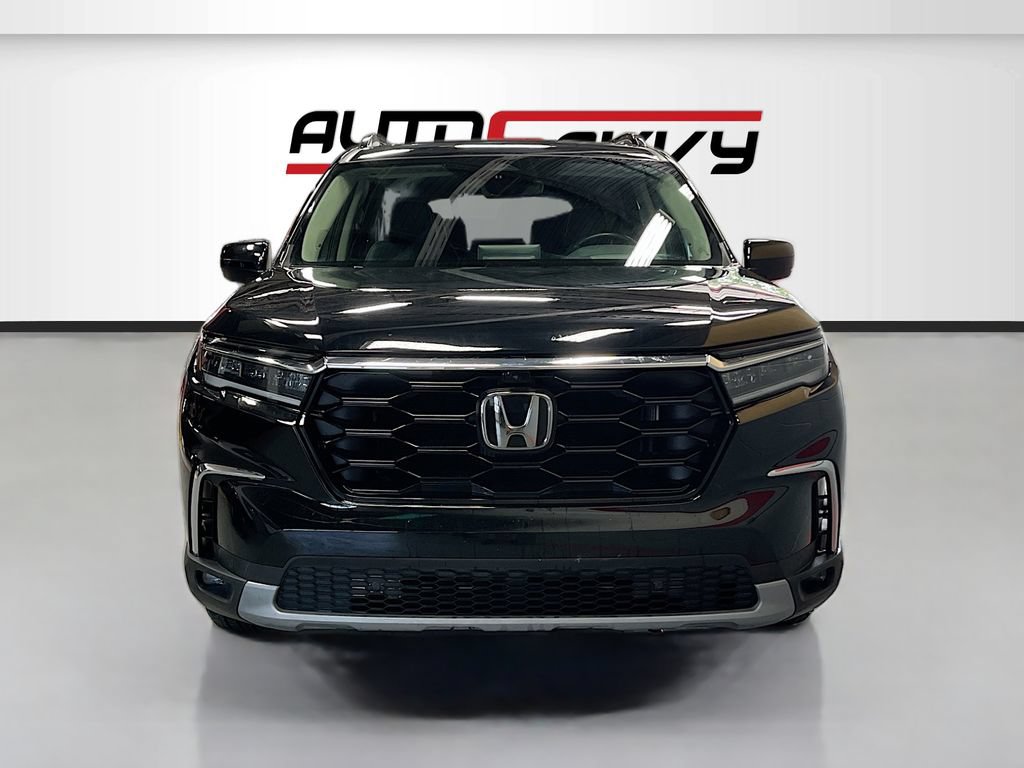 Used 2025 Honda Pilot Elite image 2