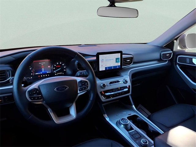 Used 2023 Ford Explorer XLT w/ Equipment Group 202A image 9