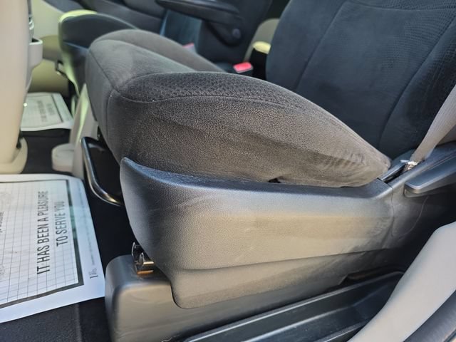 Used 2013 Dodge Grand Caravan SE FWD image 12