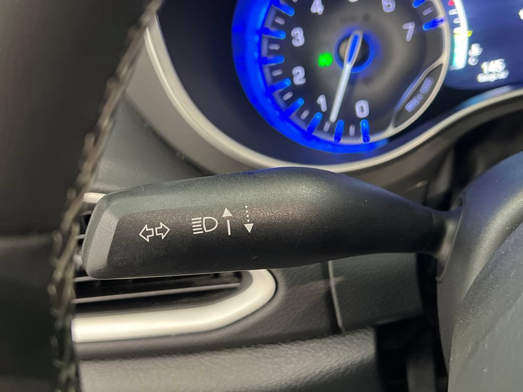 Used 2025 Chrysler Pacifica Select FWD image 64