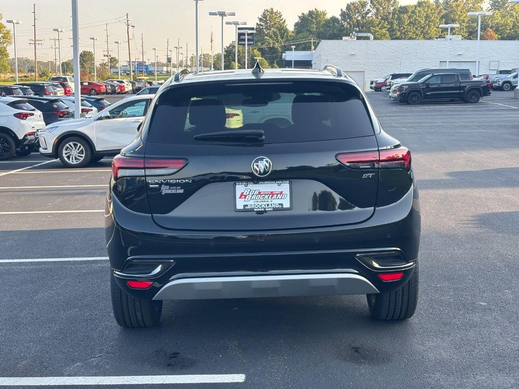 Used 2023 Buick Envision Essence w/ Sport Touring Package AWD/4WD image 4
