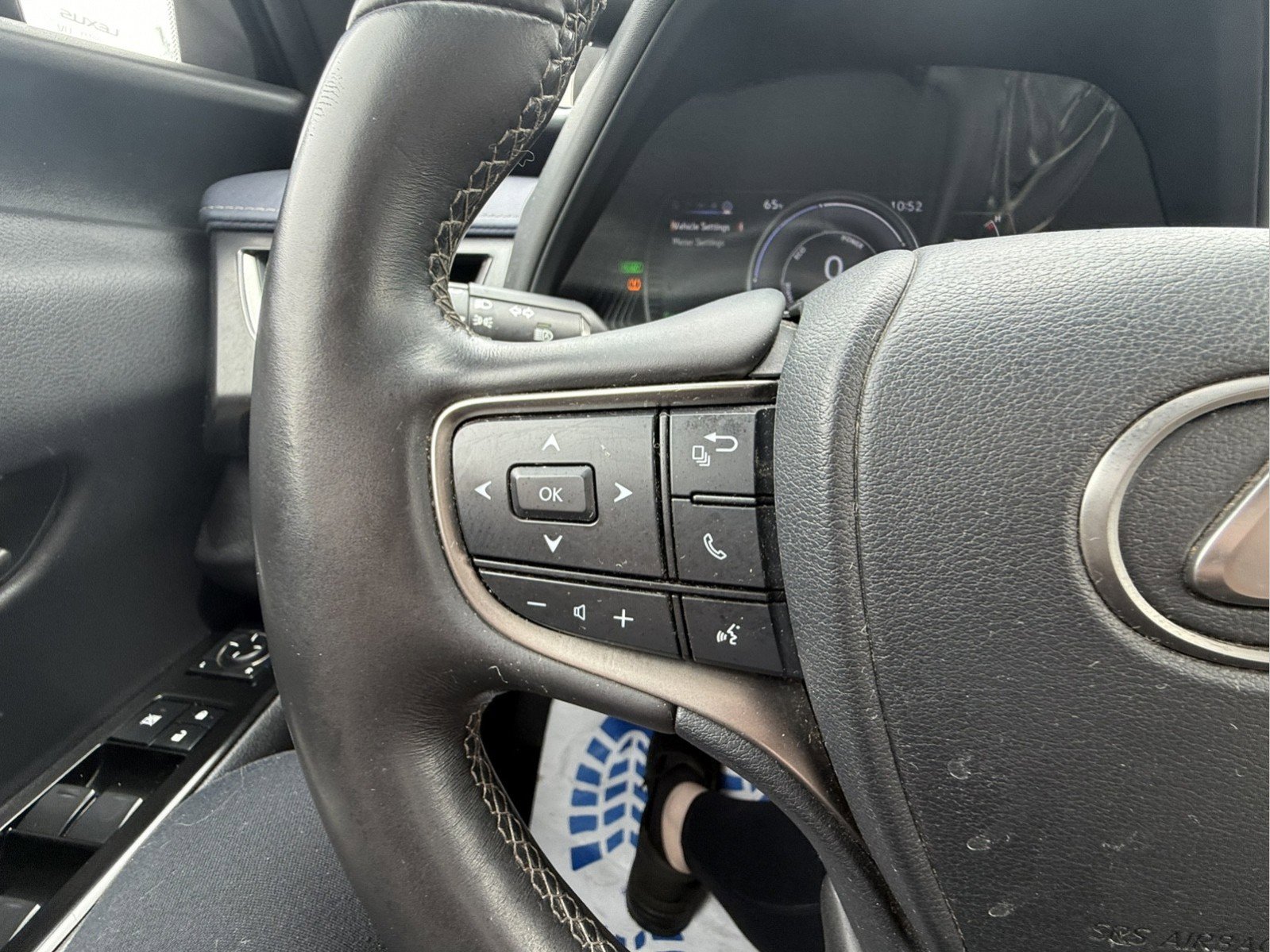 Used 2022 Lexus UX 250h w/ Premium Package image 21