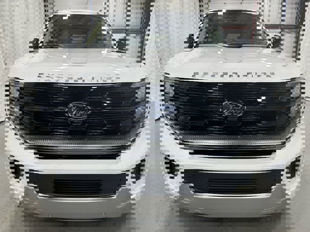 Used 2025 Ford Expedition Platinum image 2