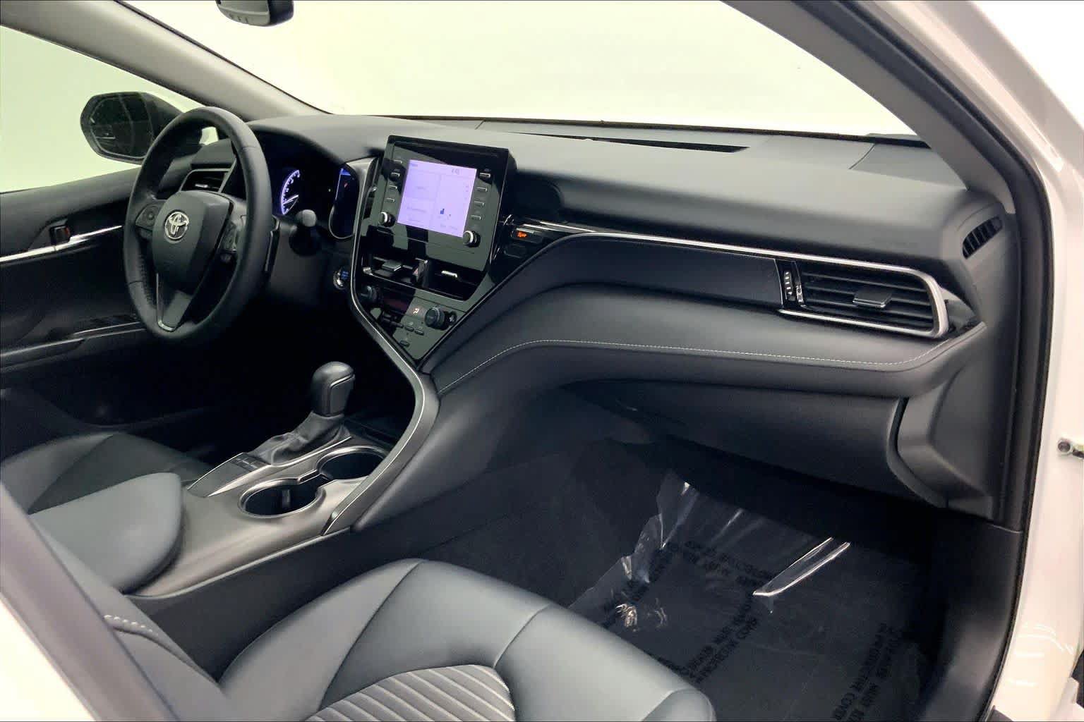 Used 2022 Toyota Camry SE FWD image 10