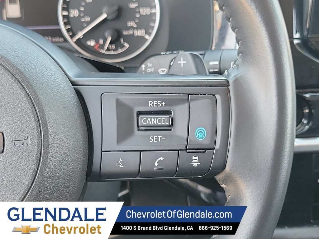 Used 2025 Nissan Pathfinder SV FWD image 32