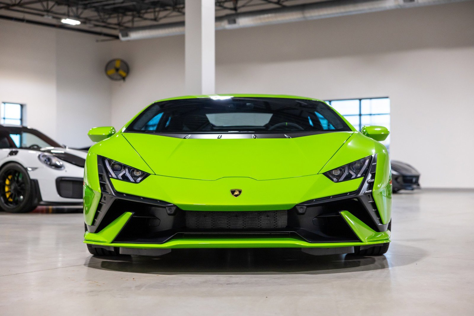 Used 2024 Lamborghini Huracan Tecnica image 2