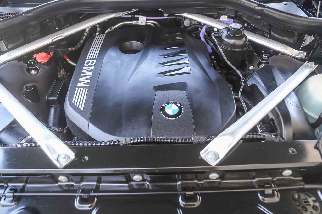 Certified 2025 BMW X7 xDrive40i w/ M Sport Package AWD/4WD image 24